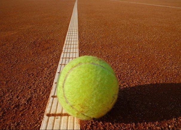 tennis-court-443278_640-606x437